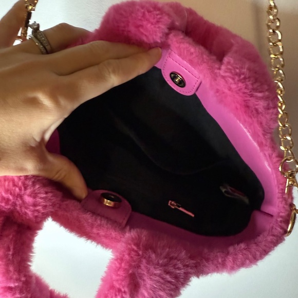 NWT Skinnydip x Barbie Pink Grab Bag Fluff Fur Mini Tote 2023 Limited Edition - Picture 8 of 8